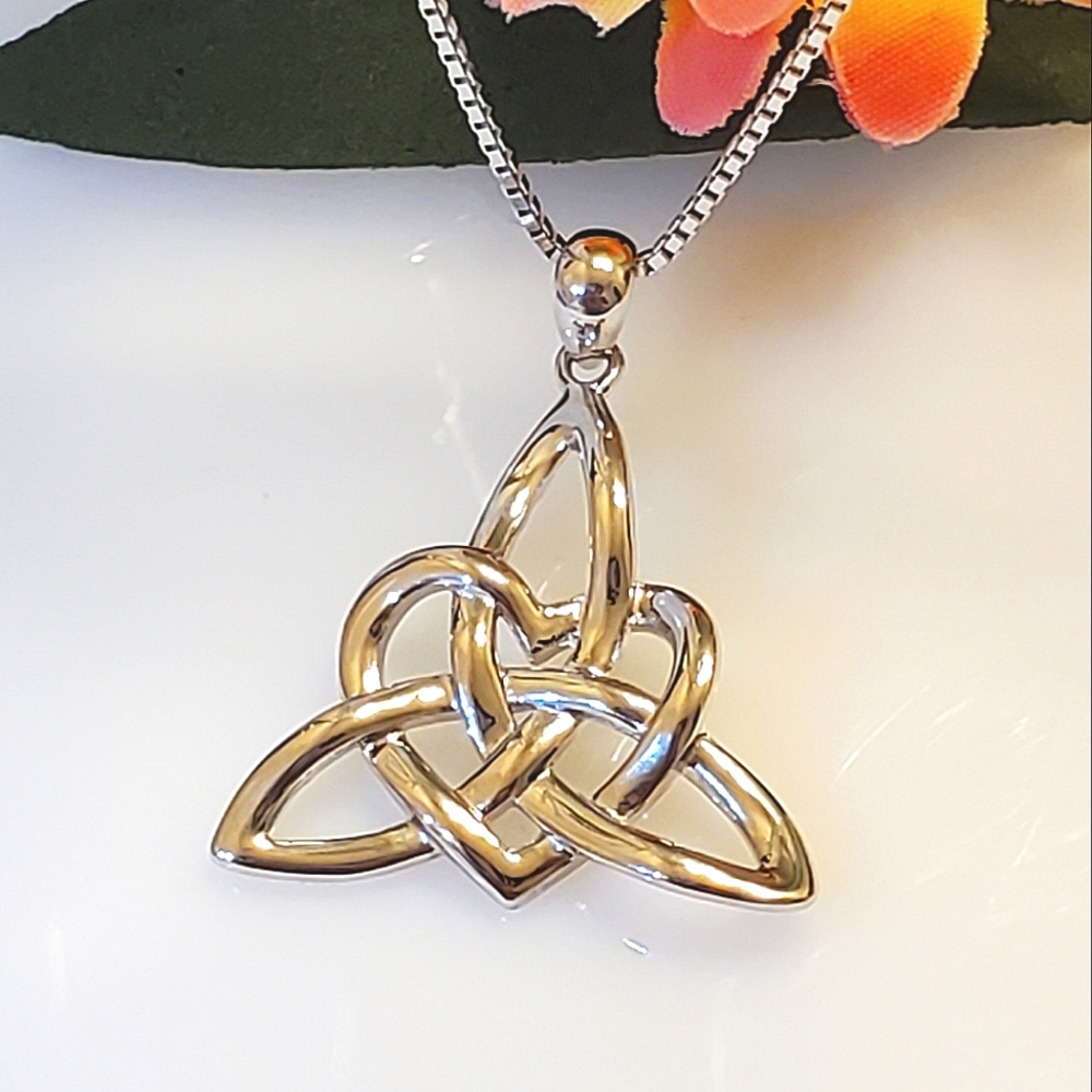 D6 NEW S925 Trinity Knot/ Love Knot  Pendant Necklace